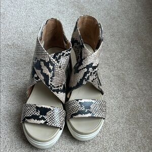 Women's Snakeskin Dr Scholls Velcro Strap Wedge Sandles Size 6M